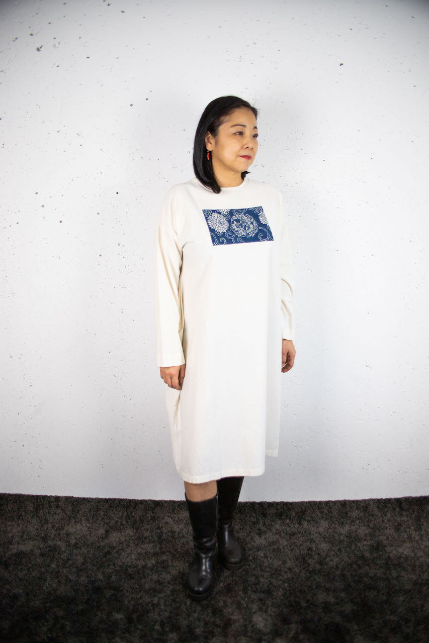 White cotton dress with indigo point