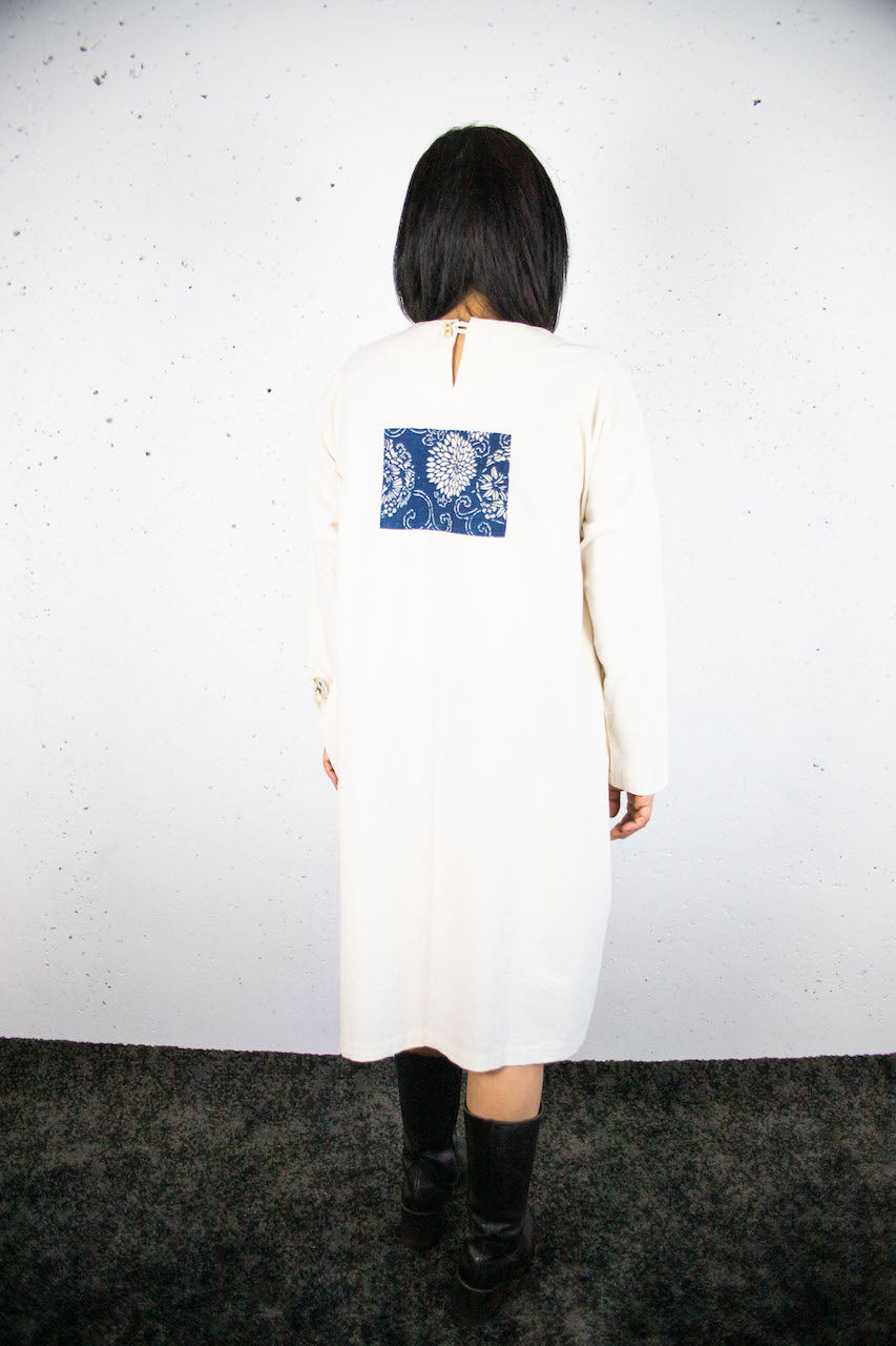 White cotton dress with indigo point