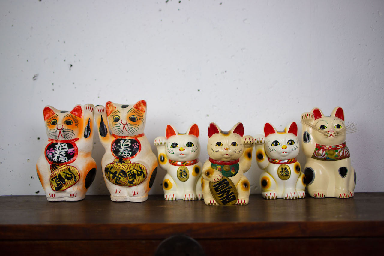 papier-mache maneki cat,Left hand