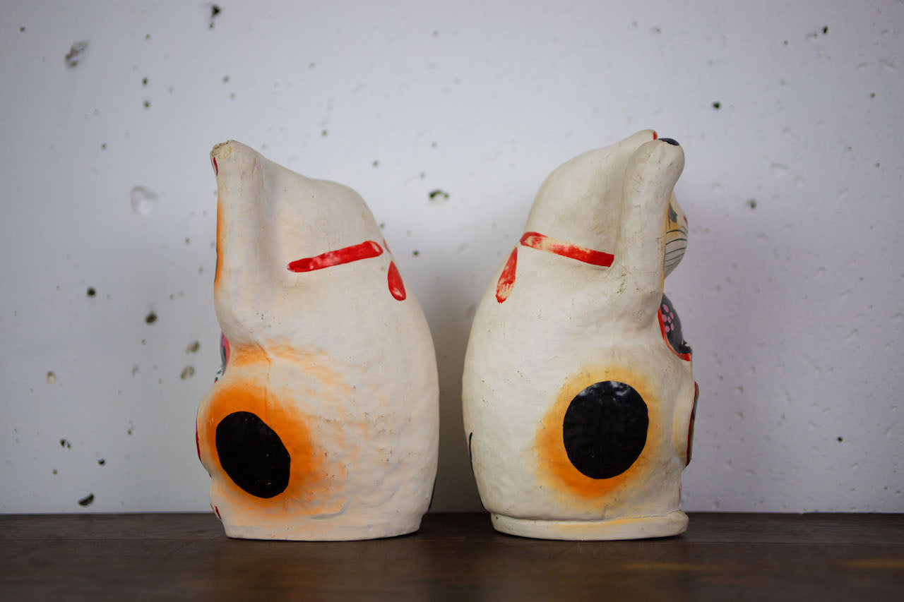 papier-mache maneki cat, Right hand.