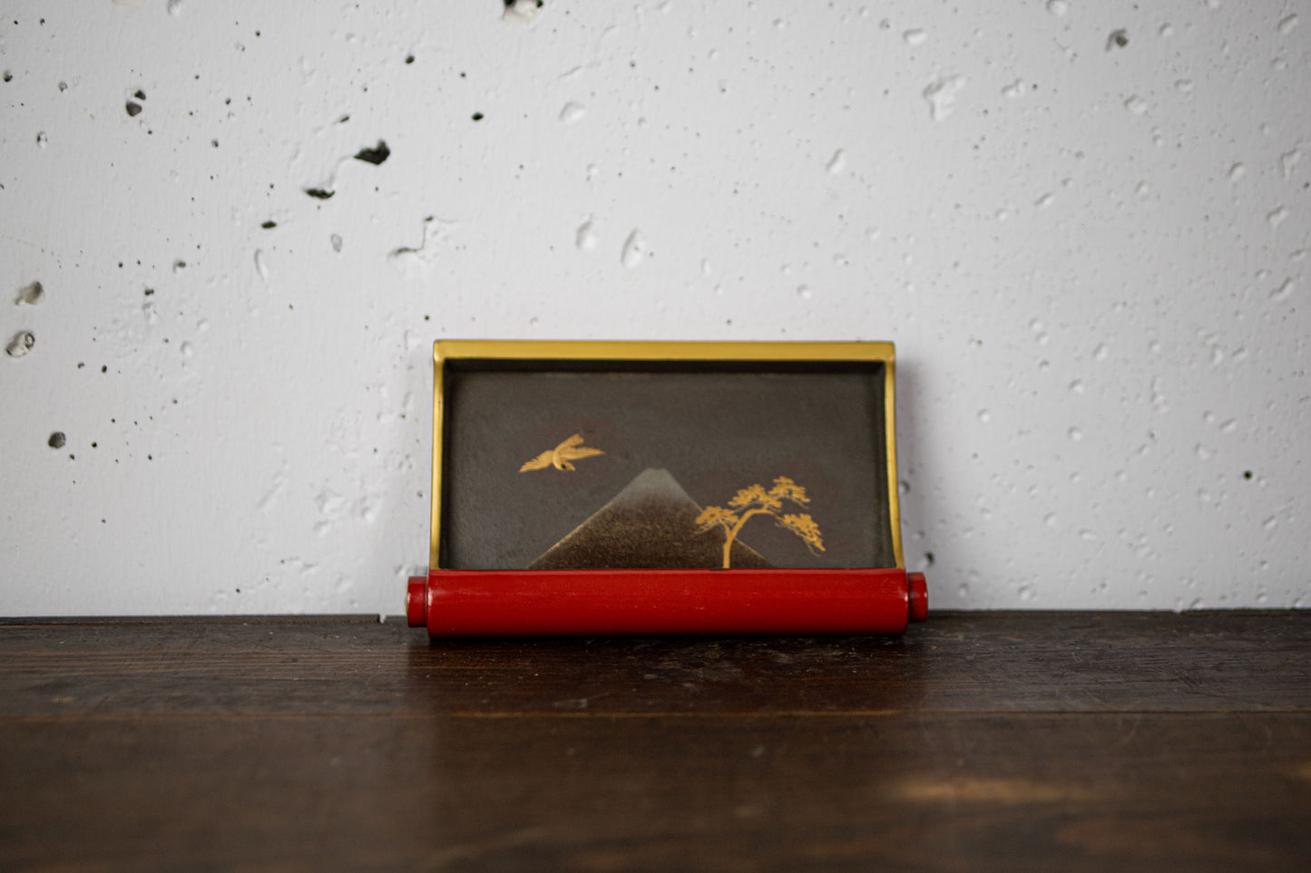 lacquered plate