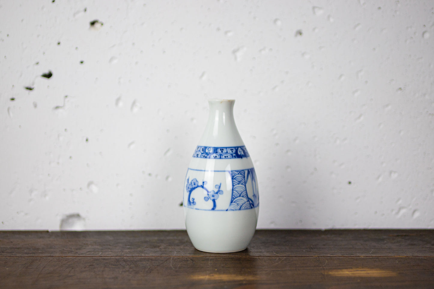 Plum-patterned small sake bottle