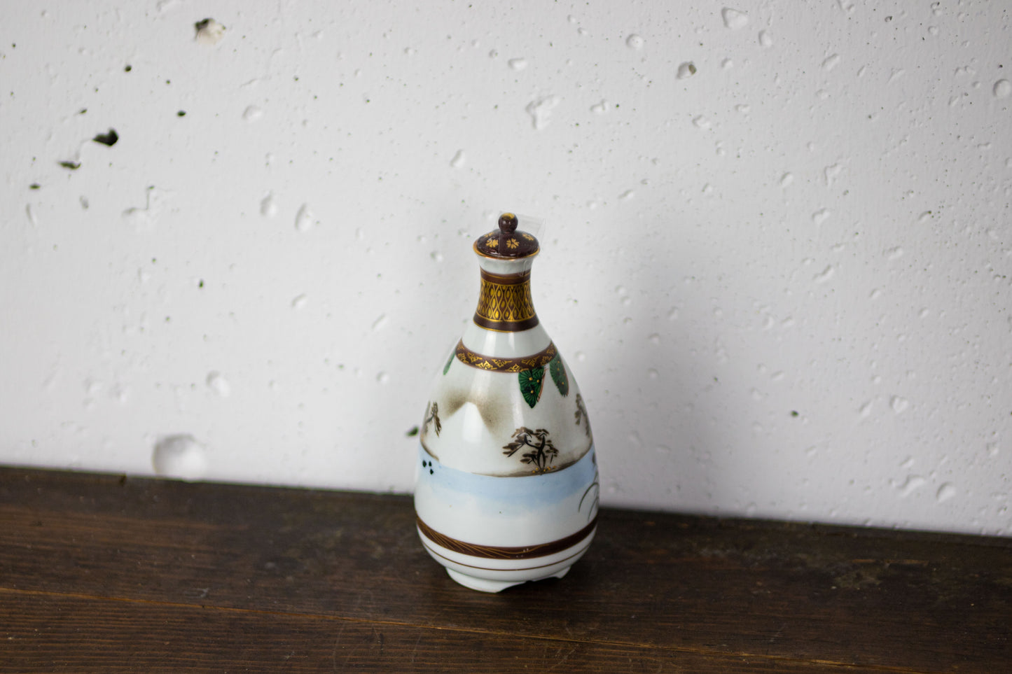 Kutani ware, sake bottle with lid