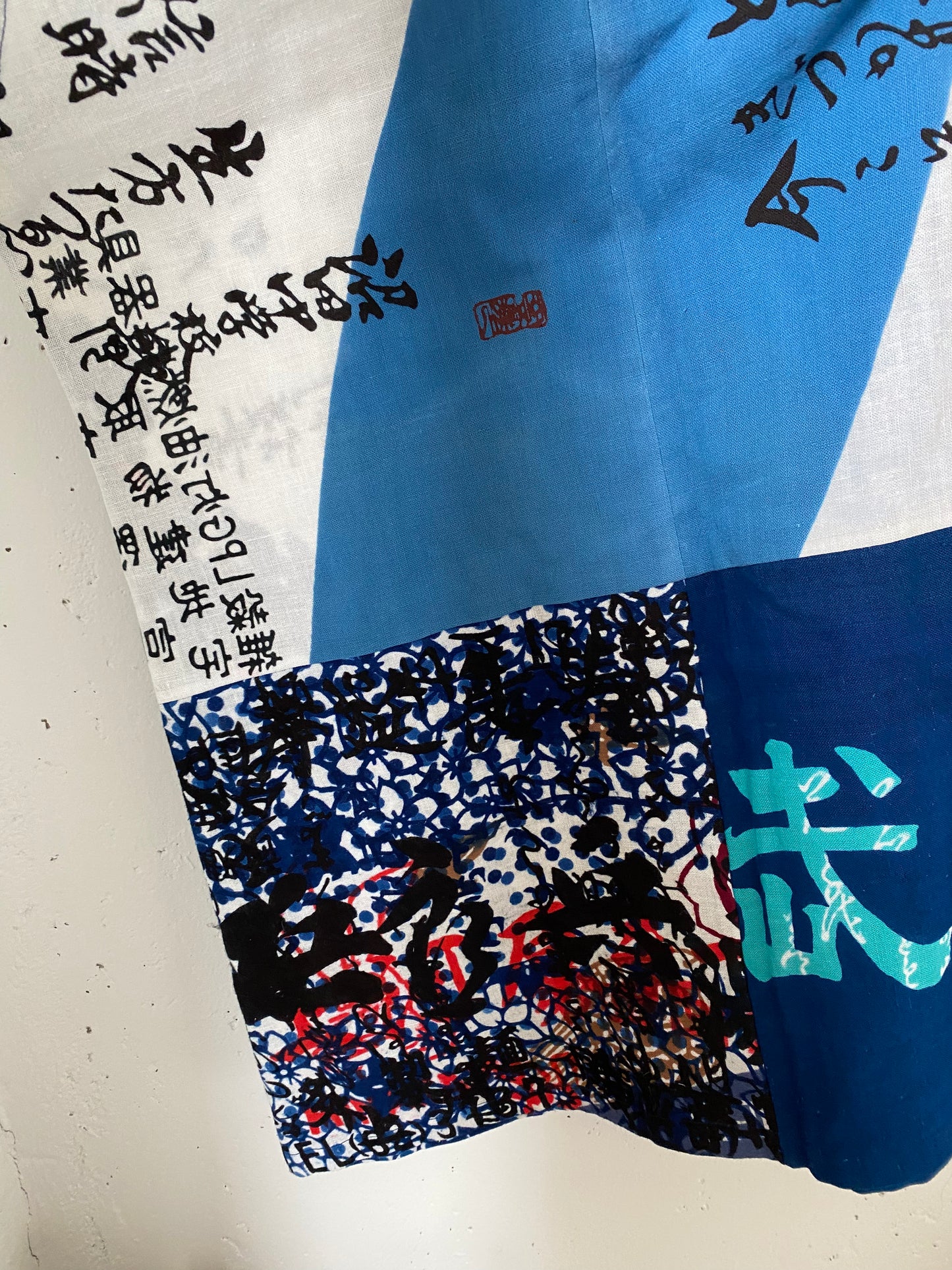 Exclusive Tank Tops Made from Unique Test-Dyed Hand Towels – A One-of-a-Kind Piece!