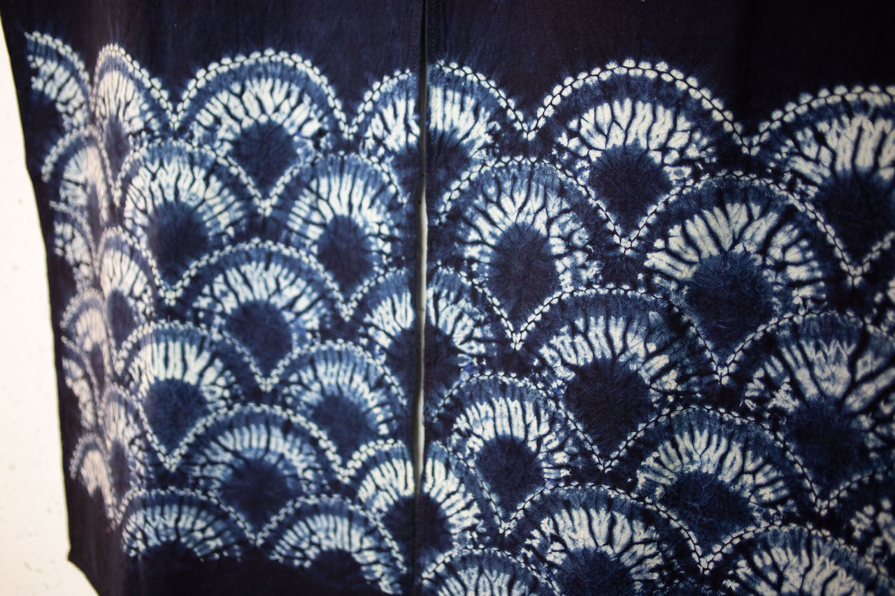 Indigo-dyed tie-dyed goodwill with crane pattern.