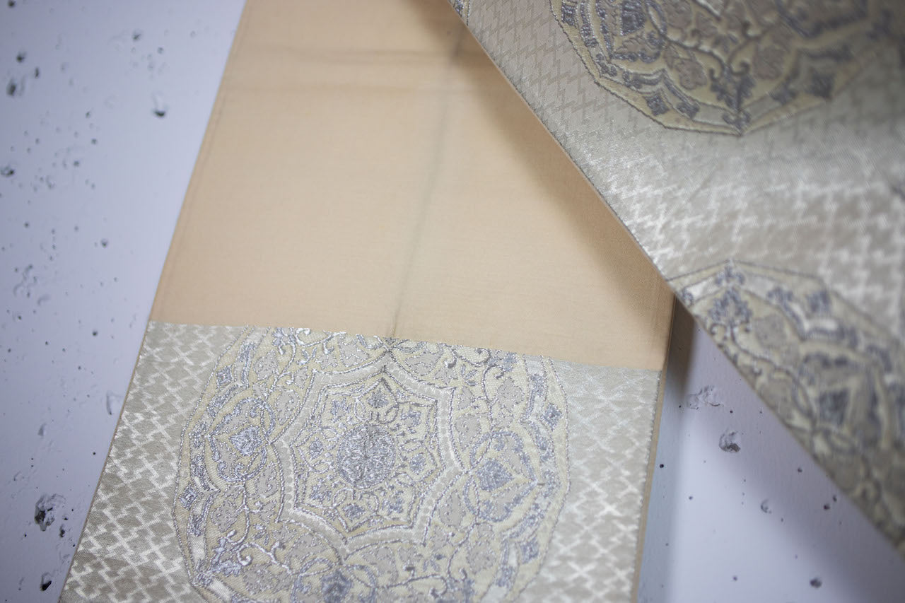 Precious obi with silver thread.