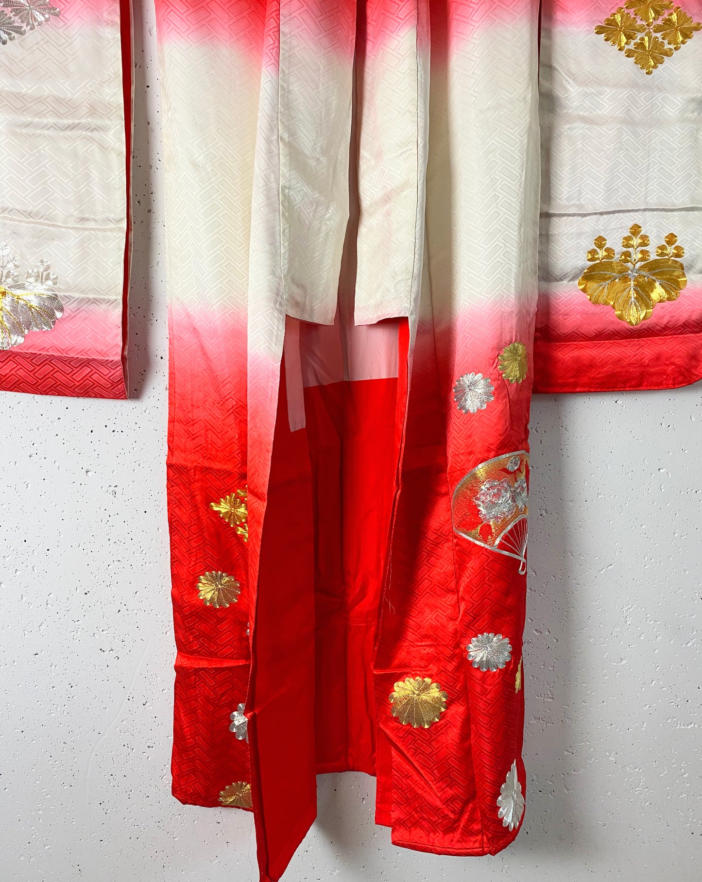 UCHIKAKE/ women's bridal robe with trailing skirts worn over a kimono