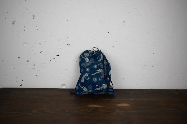 Vintage Indigo Drawstring Pouch with Lucky Gourd Motif – Showa Era Charm