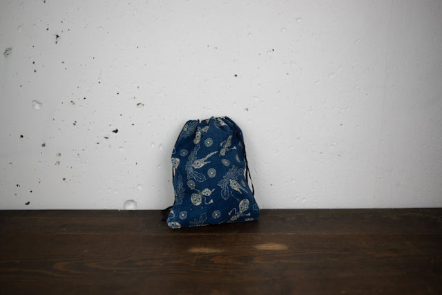 Vintage Indigo Drawstring Pouch with Lucky Gourd Motif – Showa Era Charm