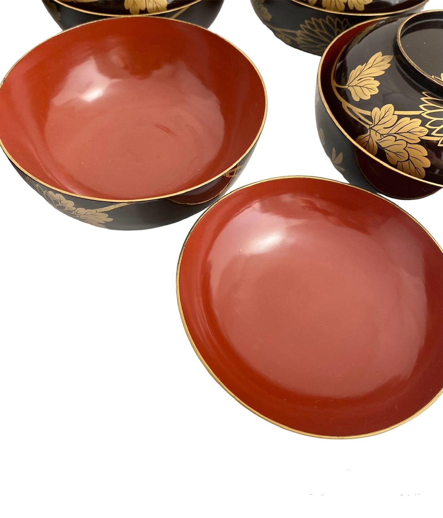 Lacquered bowl chrysanthemum pattern