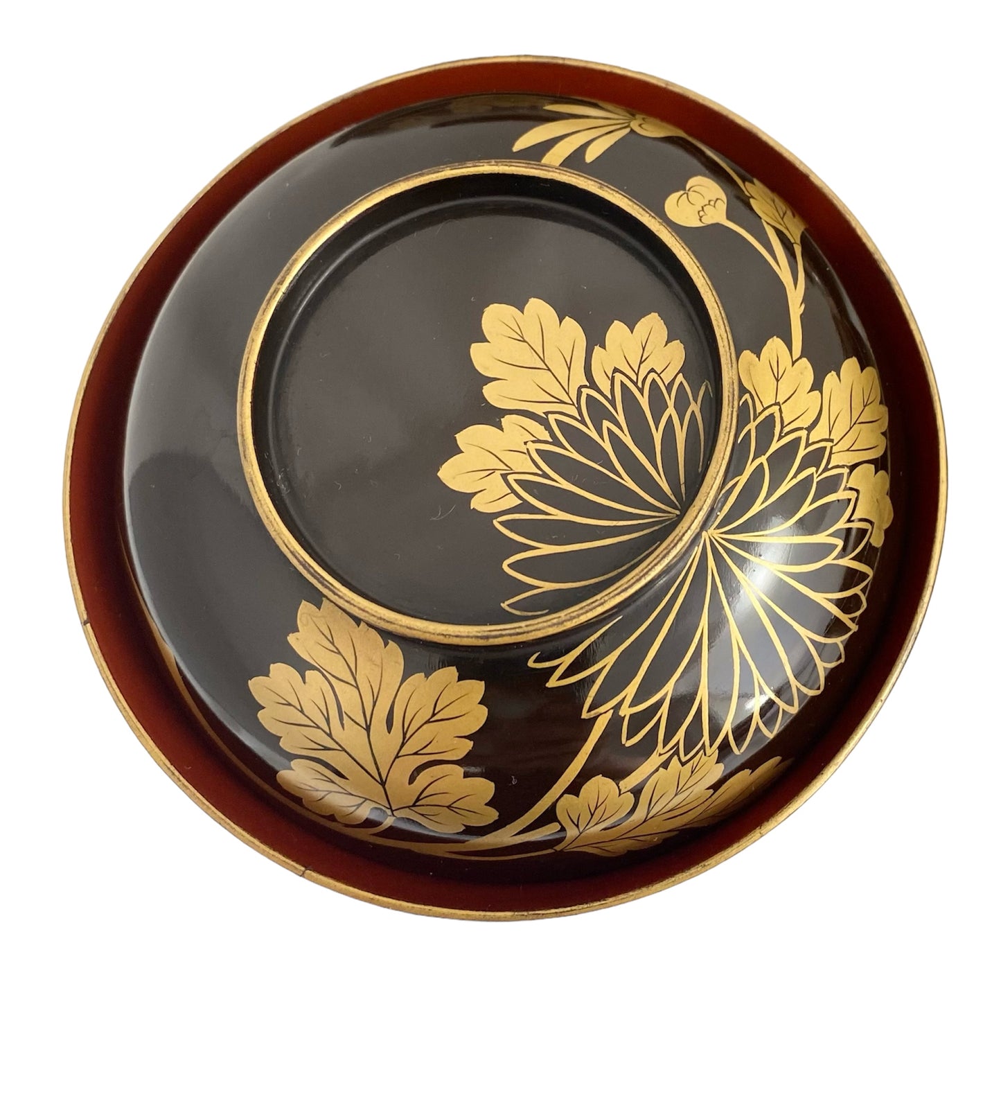 Lacquered bowl chrysanthemum pattern