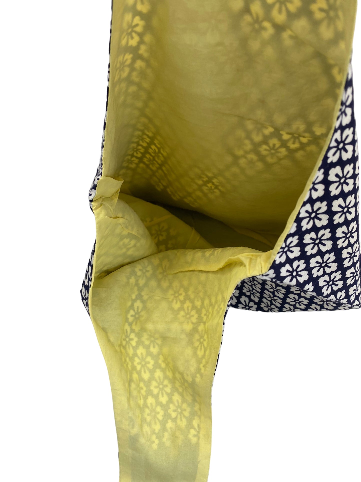 An idea bag that can also be used as a handbag by tying the top part using furoshiki cloth.
