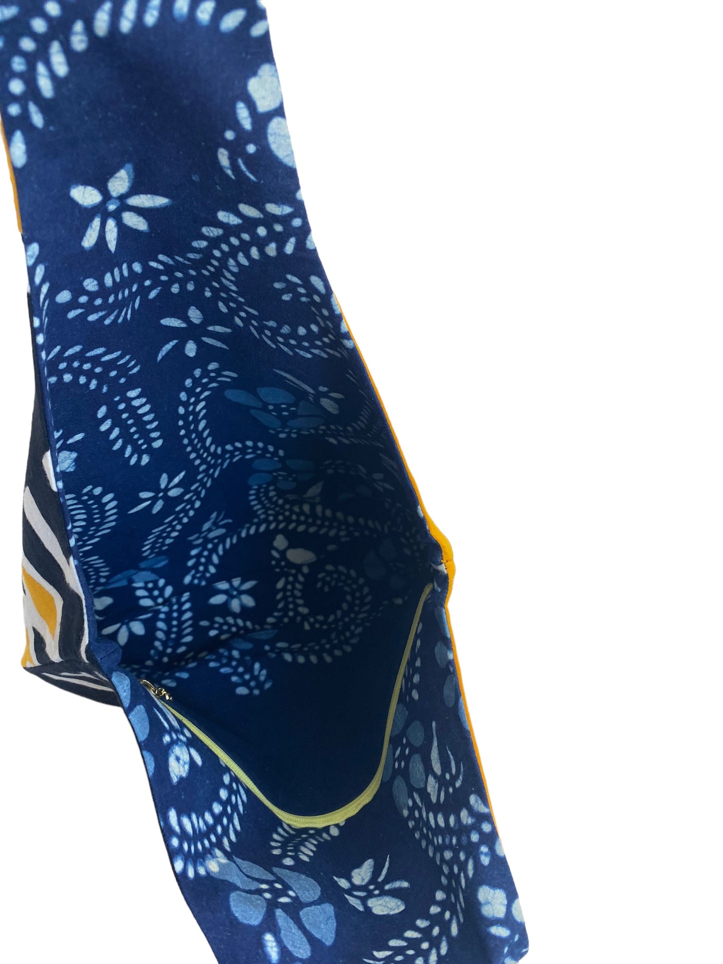 The Transforming Flag Bag – From Tote to Handbag in Seconds