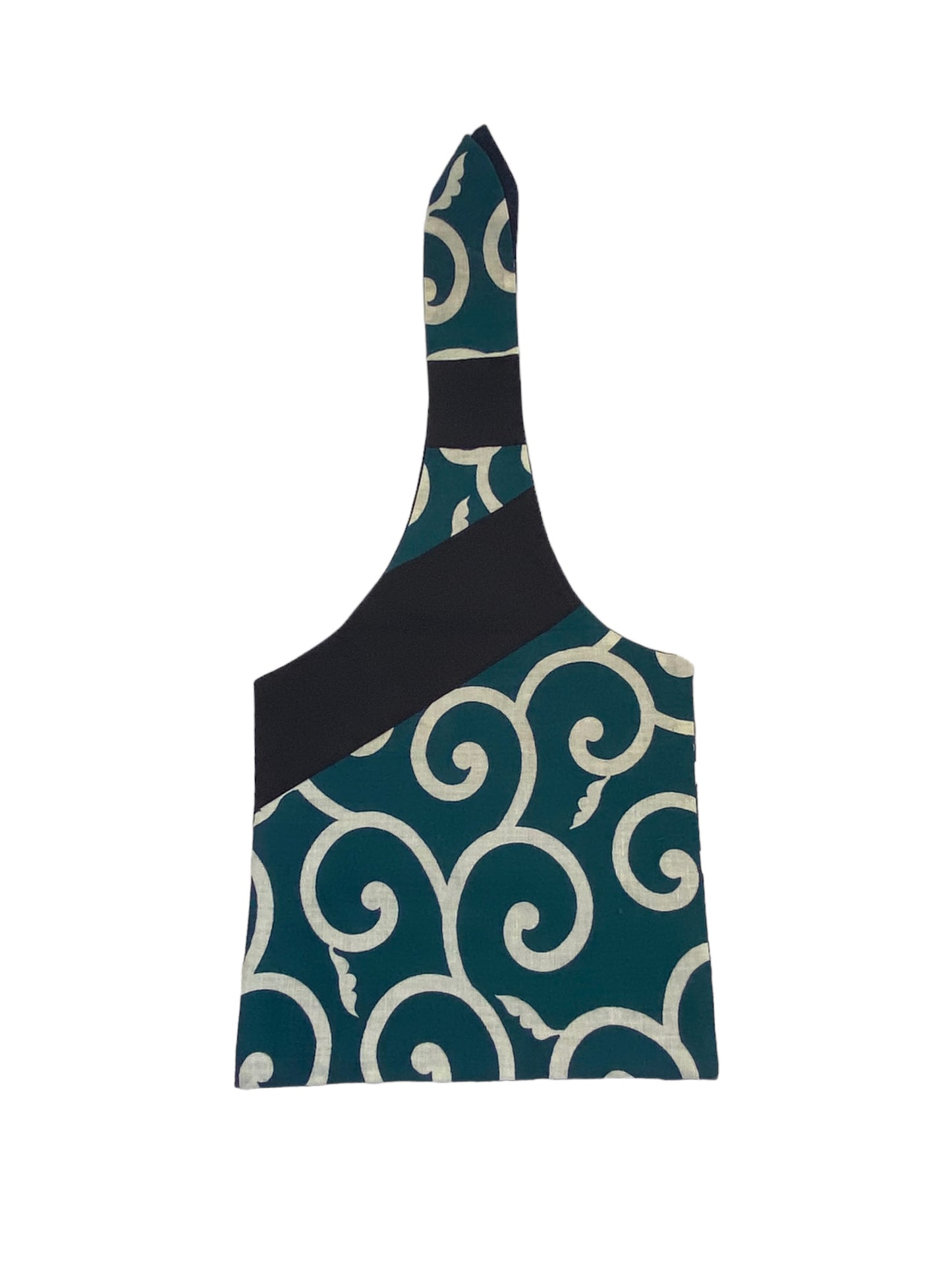 An idea bag that can also be used as a handbag by tying the top part using furoshiki cloth.