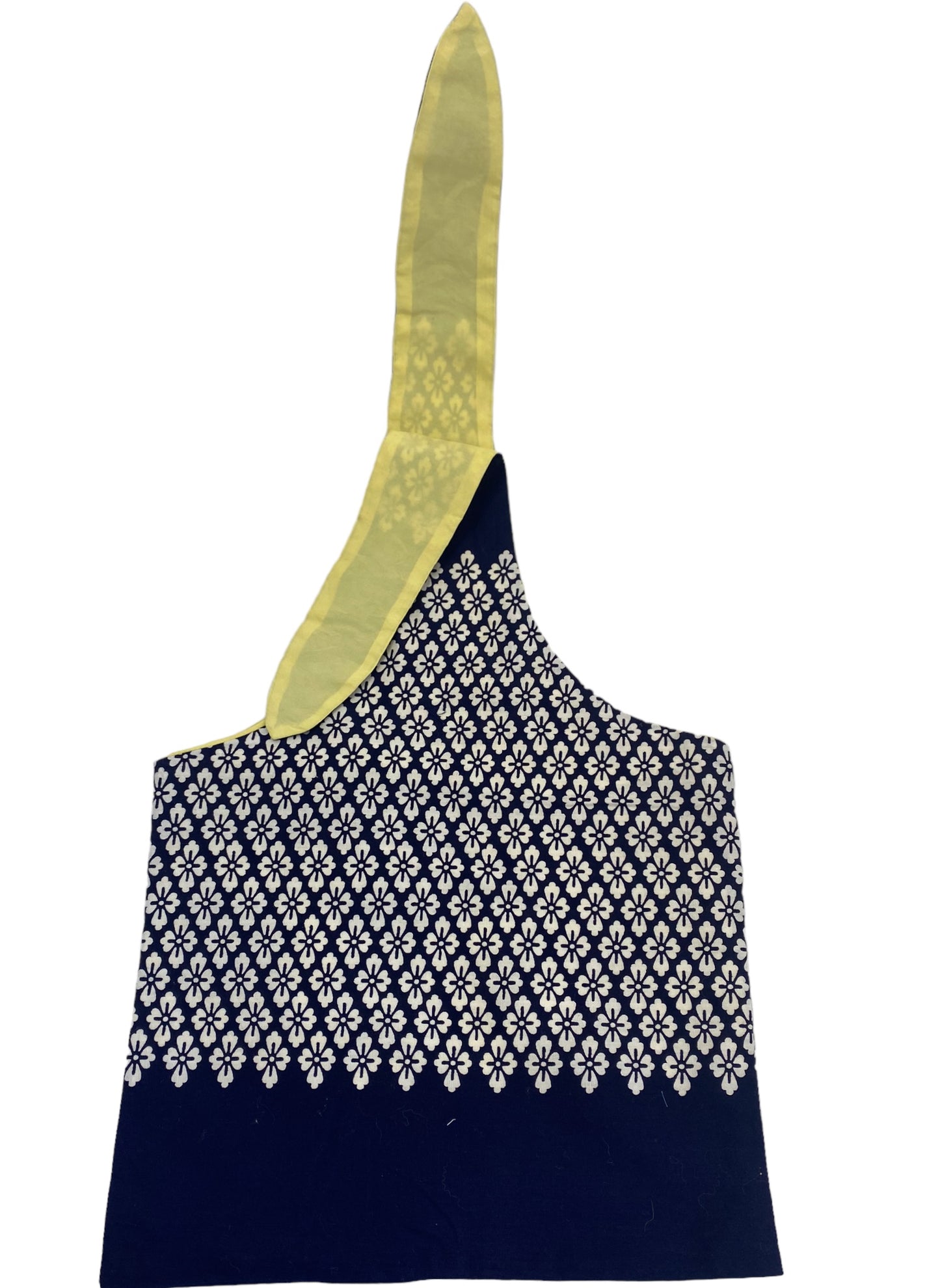 An idea bag that can also be used as a handbag by tying the top part using furoshiki cloth.