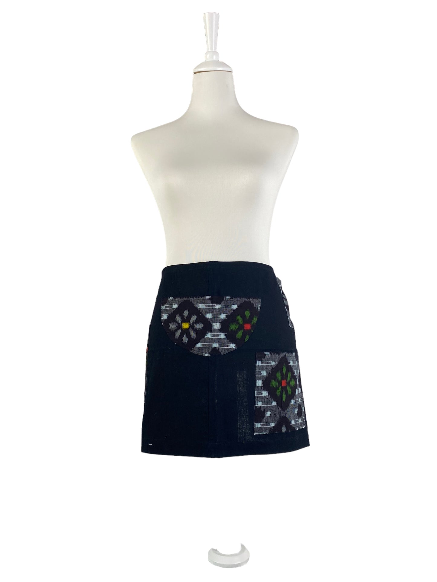 Japanese apron with four pockets.