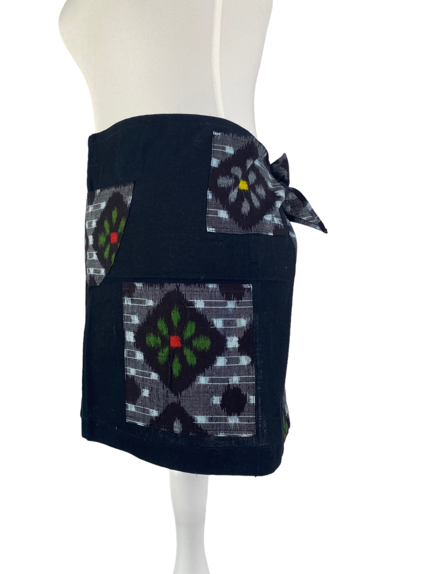Japanese apron with four pockets.