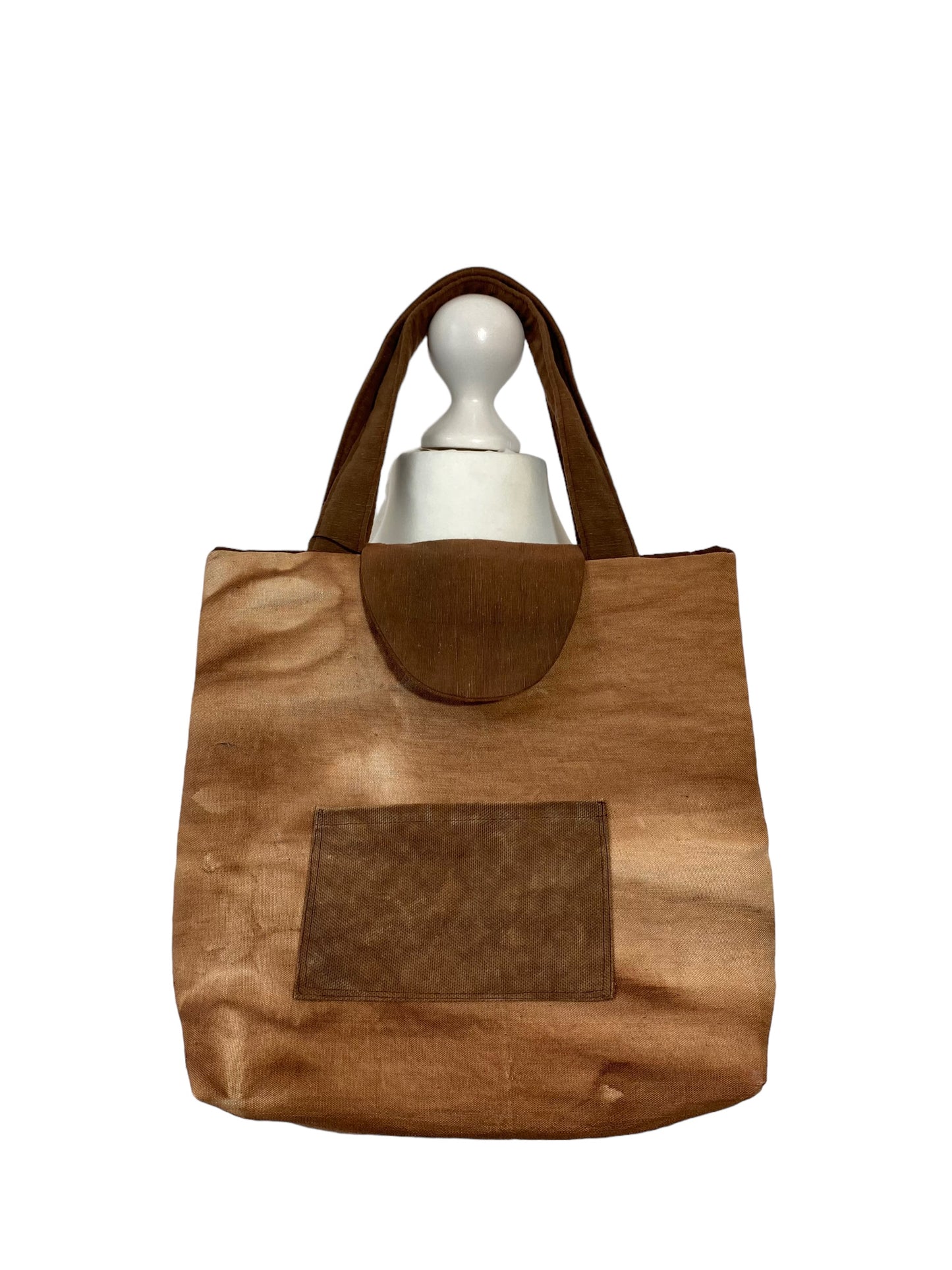 Persimmon-dyed handbag