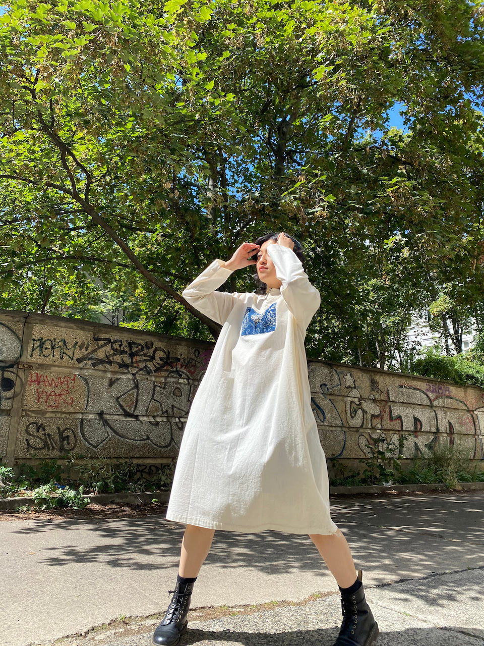 White cotton dress with indigo point