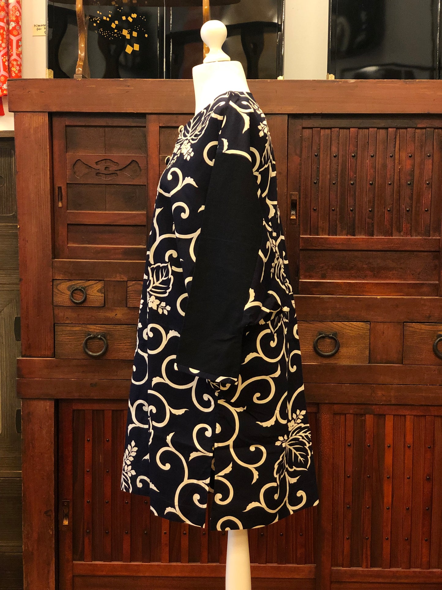 Enchanting Wisteria & Swirl Pattern Dress – A Unique Blend of Elegance and Tradition