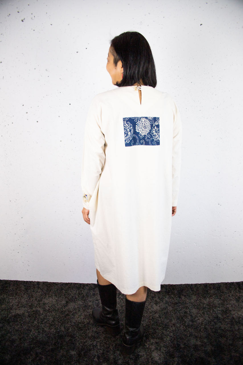 White cotton dress with indigo point