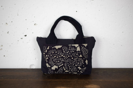 Indigo-dyed hand-stitched handbags made from old fabric