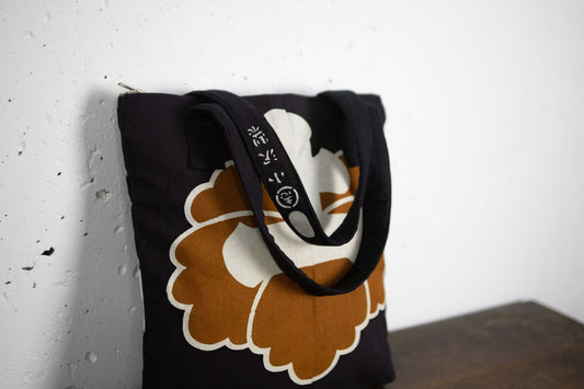 Indigo-dyed hand-stitched handbags made of old fabric with family crests