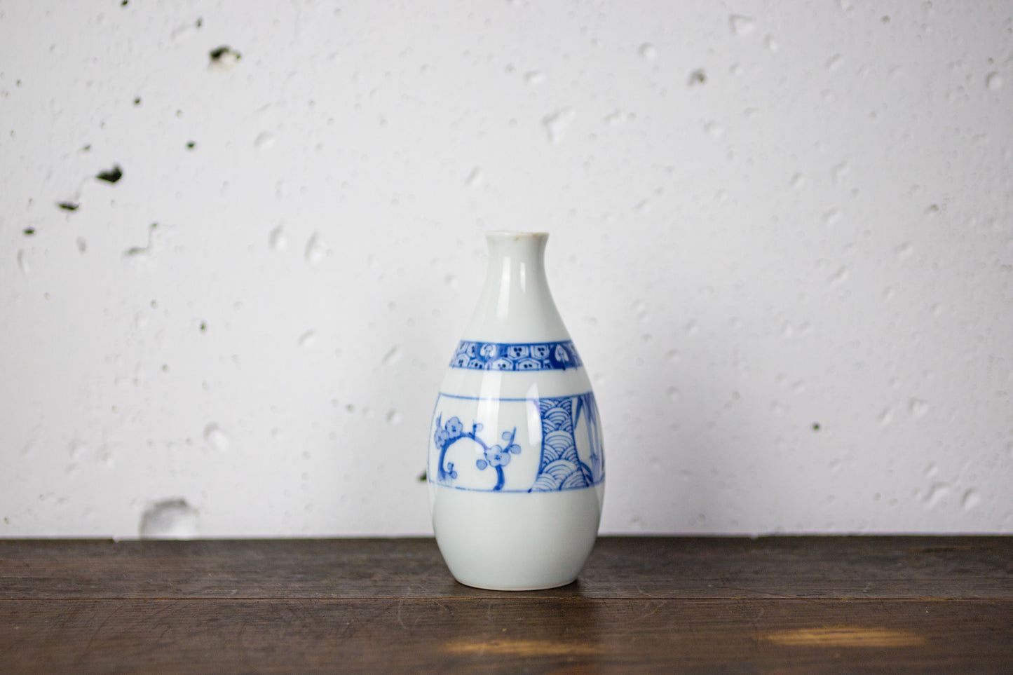 Plum-patterned small sake bottle