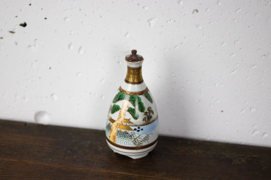 Kutani ware, sake bottle with lid