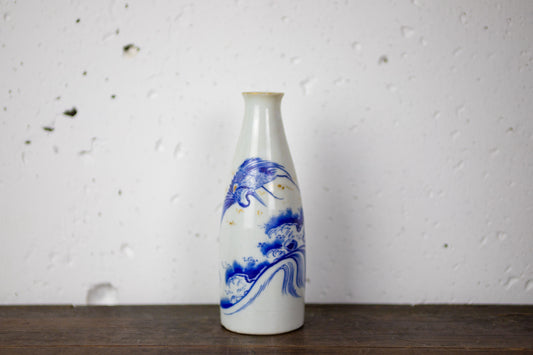 Sake bottle with a festive crane pattern.