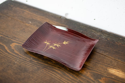 Lacquered plate for Japanese confectionery