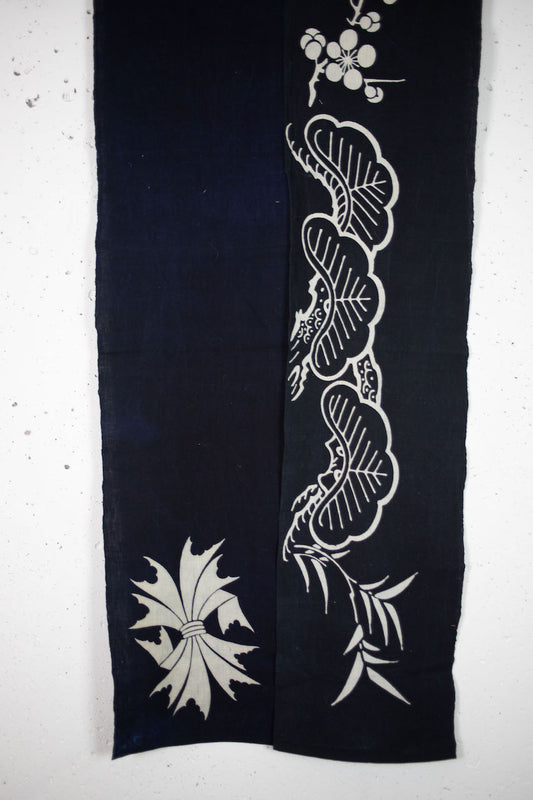 Handmade noren made from Japanese indigo-dyed old chest cover fabric.