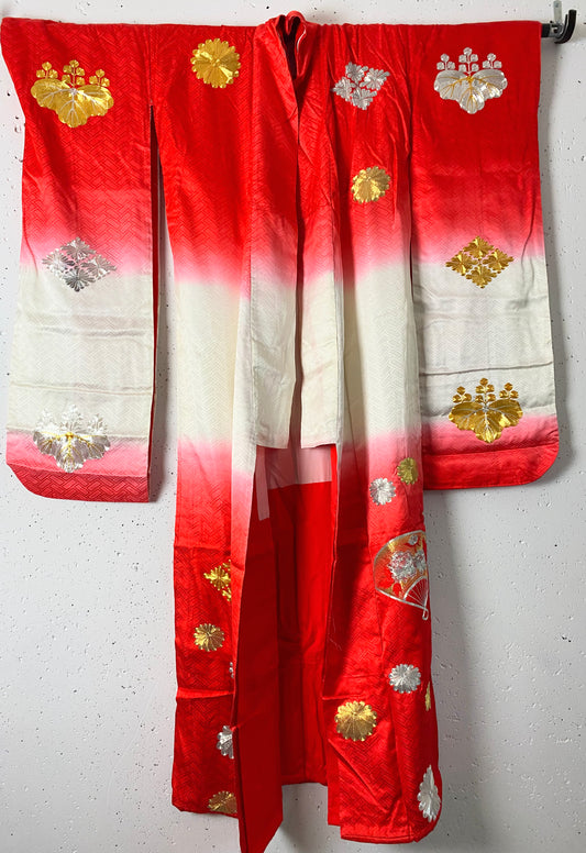 UCHIKAKE/ women's bridal robe with trailing skirts worn over a kimono
