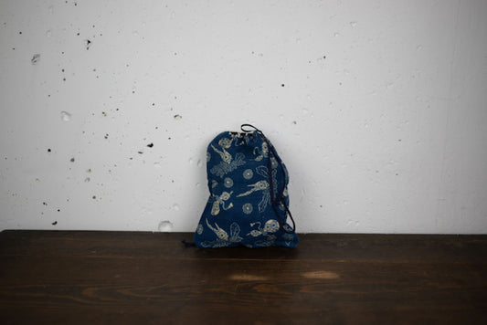 Vintage Indigo Drawstring Pouch with Lucky Gourd Motif – Showa Era Charm