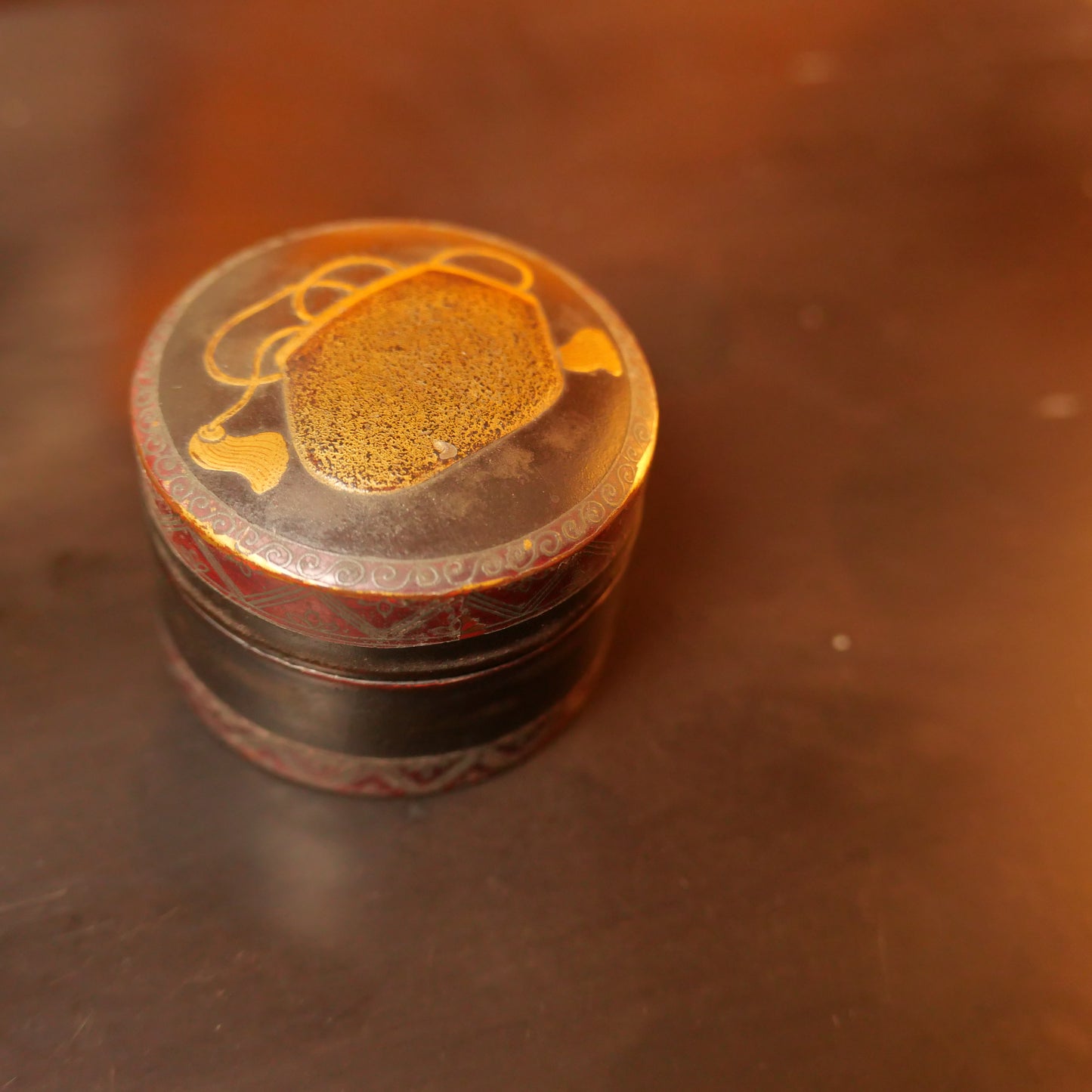 Kōgō Ire  /  Refined Edo-period wooden lacquer incense container