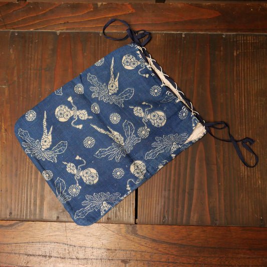 Vintage Indigo Drawstring Pouch with Lucky Gourd Motif – Showa Era Charm