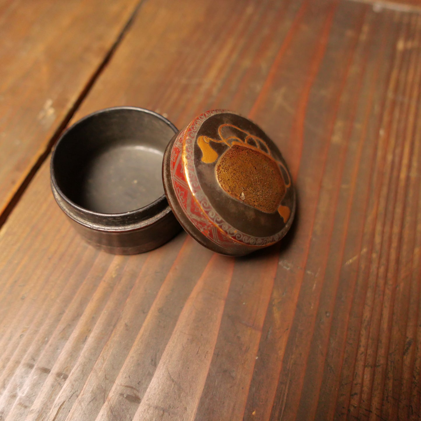 Kōgō Ire  /  Refined Edo-period wooden lacquer incense container