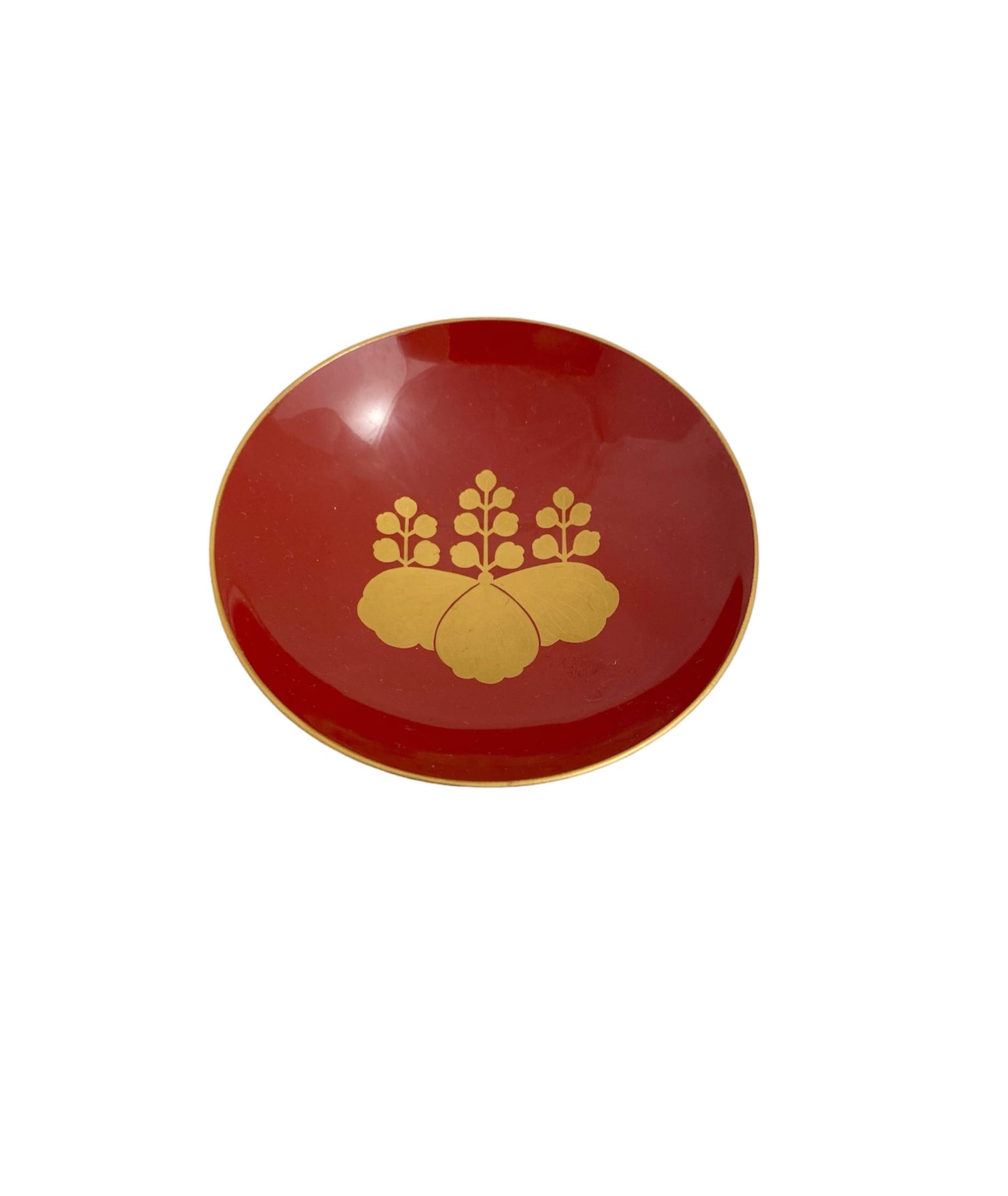 Red lacquered sake cup with Toyotomi family crest