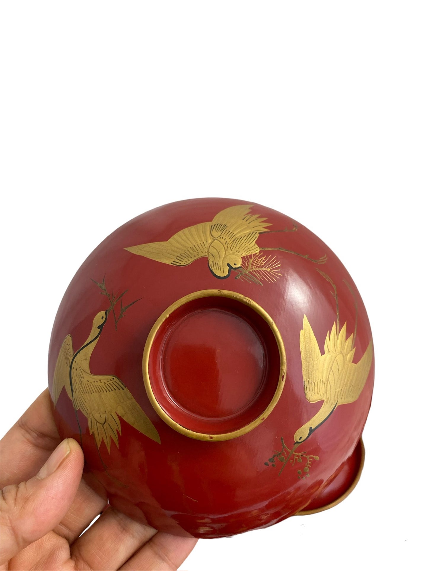 Lacquered bowl with red crane pattern