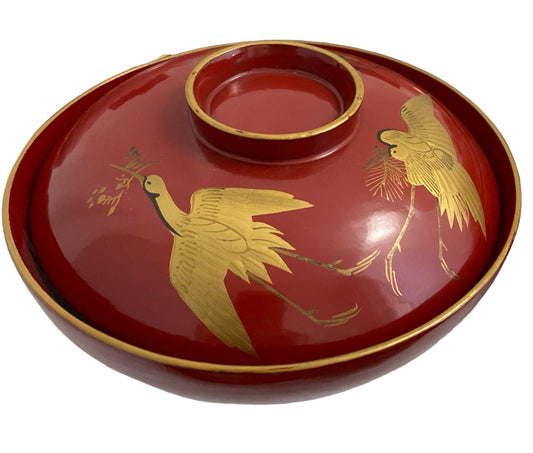 Lacquered bowl with red crane pattern