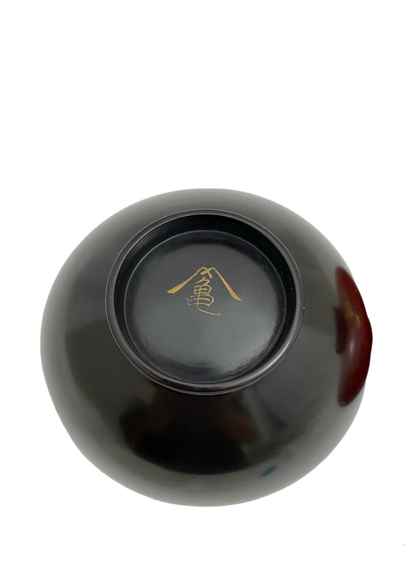 Lacquered bowl with red and black crane pattern