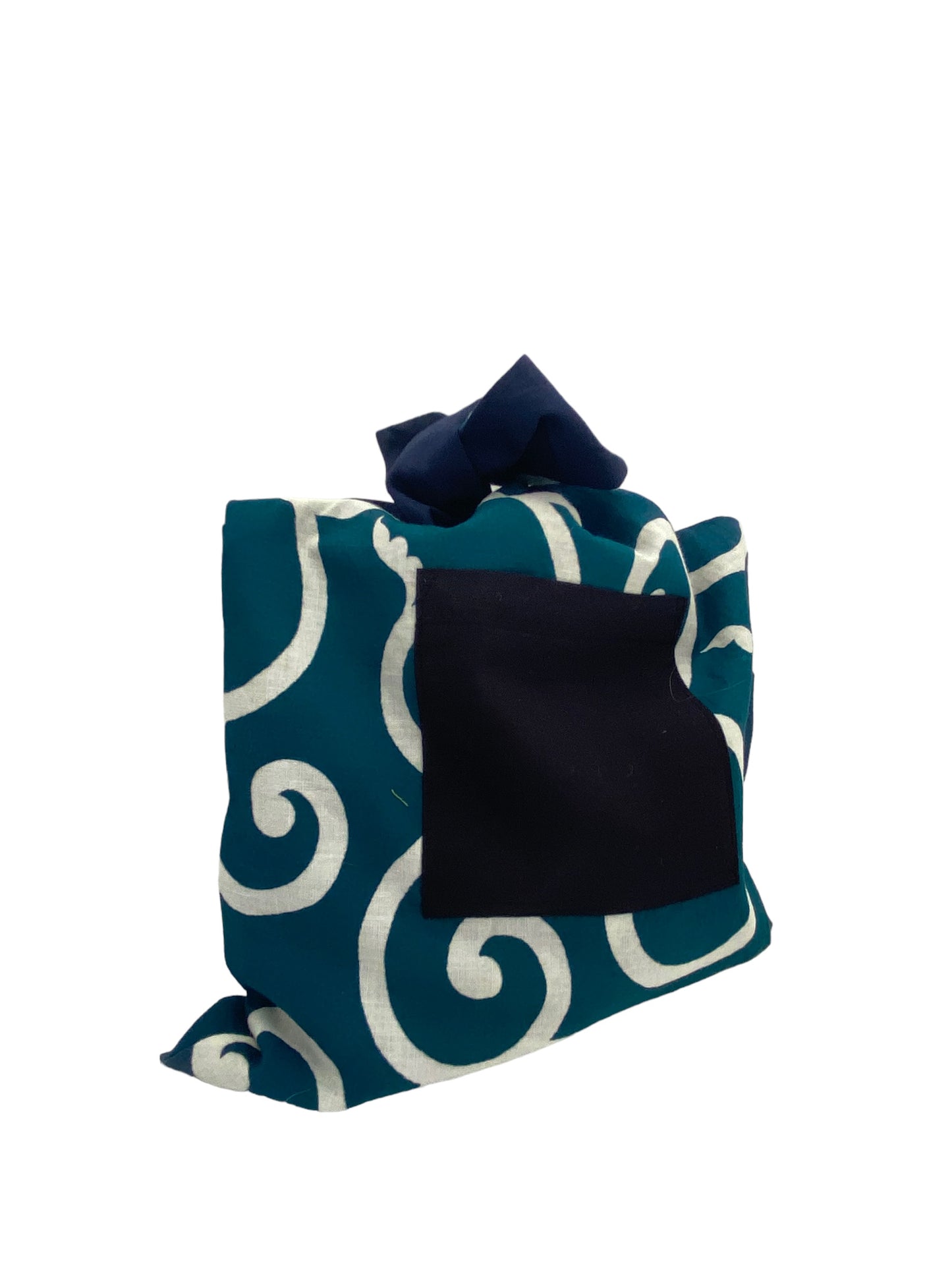 An idea bag that can also be used as a handbag by tying the top part using furoshiki cloth.