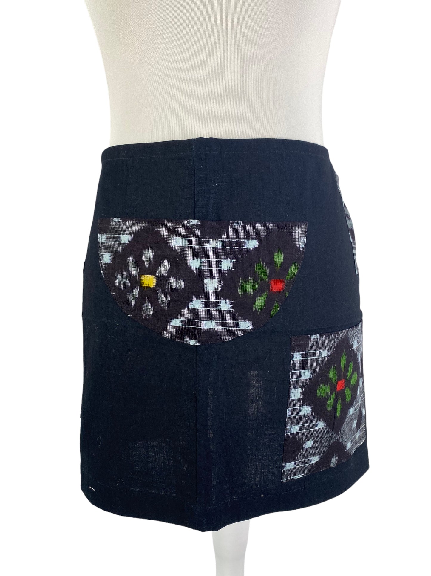 Japanese apron with four pockets.