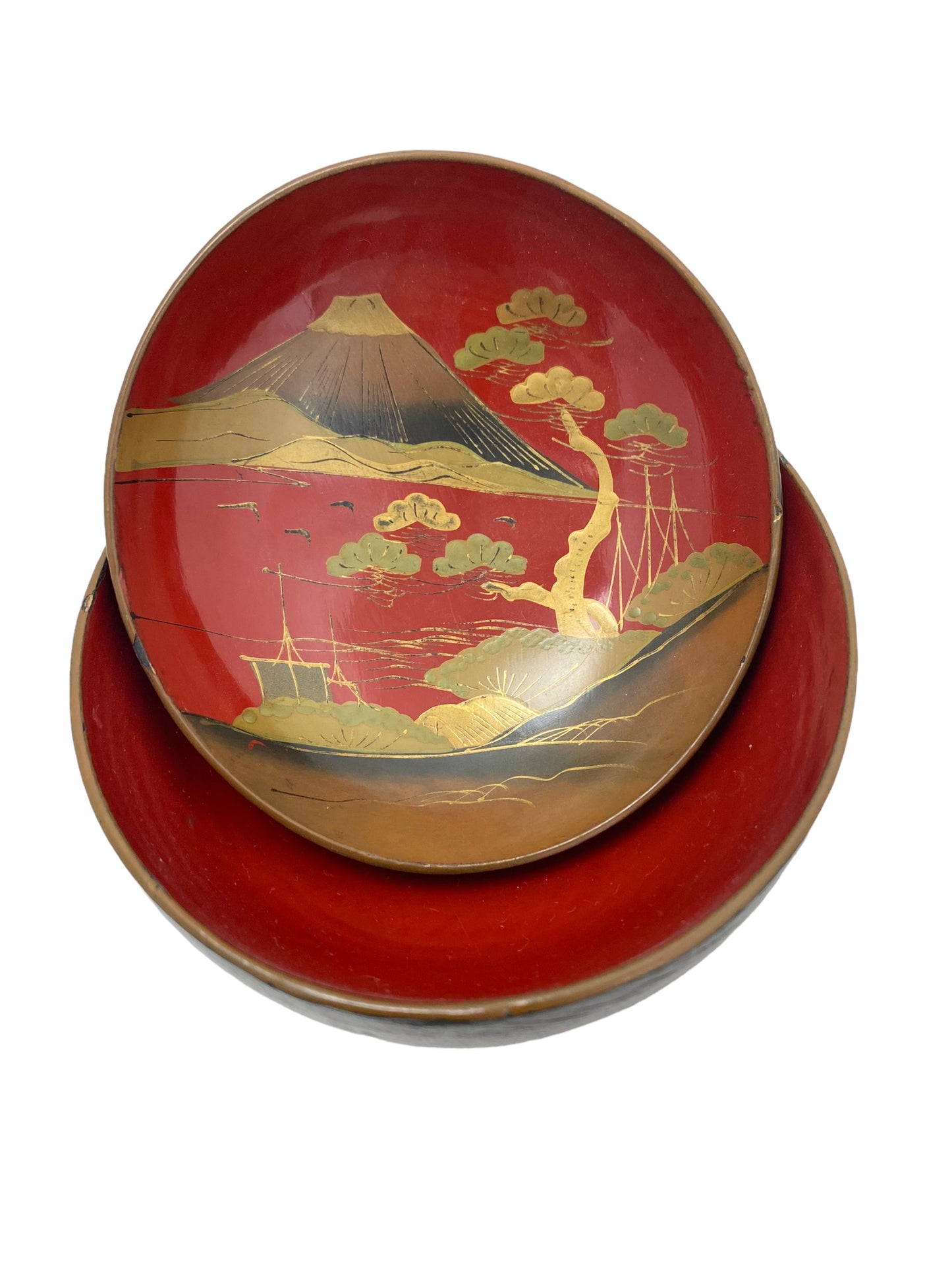 antique Lacquered bowl With gold fujiyama pattern