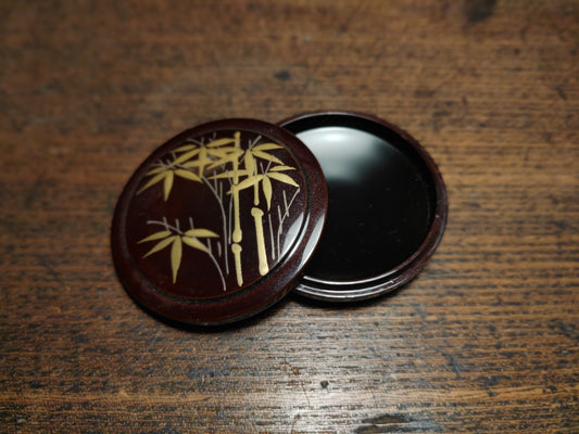 Kōgō Ire / Elegant early Shōwa–period incense container with bamboo motif