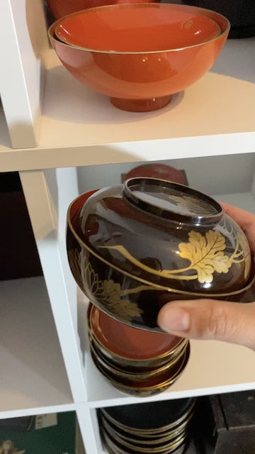 Lacquered bowl chrysanthemum pattern/菊花塗碗